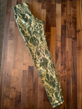 Buff bunny Green & Gold Snake Print Leggings